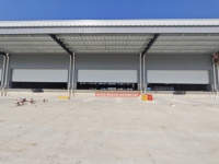 Porte sectionnelle industrielle isolée, épaisseur 40 mm, largeur de panneau 500 mm, durable pour usine et entrepôt