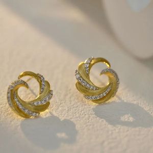 Boucles d'oreilles en or 18 carats, design Xinfly 2023, motif vague marine, bijoux fins pour femme. - Product Image 1