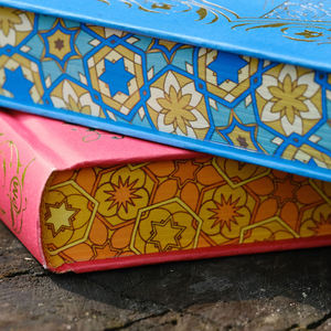 Libro con Copertina Rigida Personalizzata a Colori con Bordi Verniciati, Goffratura/Laminazione in Oro, Formato A4/A5, Logo/Design Grafico Personalizzato - Product Image 3