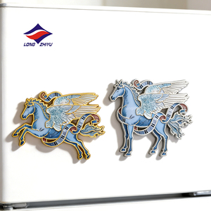 מגנט למקרר מתכת מצופה אמייל בהתאמה אישית, מתנות מזכרת תיירותיות סיטונאיות לונגז'יו 20 שנה, מגנט מצויר תלת מימדי חמוד בהתאמה אישית - Product Image 1