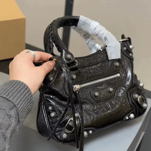 Sac à main polyvalent et tendance pour femme, style rétro haut de gamme, avec fermeture éclair, sac à bandoulière durable pour motardes - Product Image 4