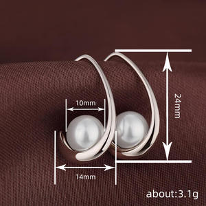 Orecchini a Cerchio in Oro Bianco E3697 con Perla Coltivata Incastonata, Stile Minimalista per l'Uso Quotidiano Femminile - Product Image 5