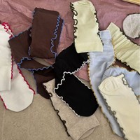 Nanye Nouvelle Collection Printemps/Été Chaussettes mi-mollet sans couture à volants latéraux et blocs de couleur, style japonais tendance en coton peigné