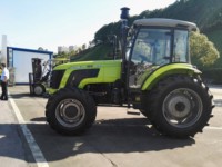 Traktor Roda 4x4 ZOOMLION RK754 75HP untuk Pertanian Lapangan, Laris Terjual