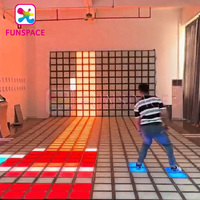 Funspace Jeu interactif d'intérieur Lumière LED Grille de saut Lumière LED au sol Jeux interactifs de construction d'équipe pour plusieurs personnes
