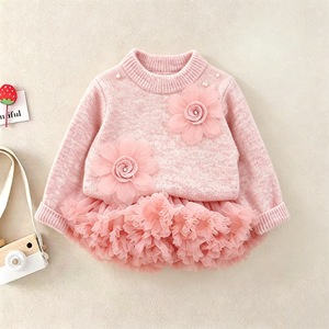 Set Due Pezzi Invernale per Bambine con Fiori 3D, Top con Perle e Gonna Tutu Soffice, Outfit da Principessa - Product Image 1
