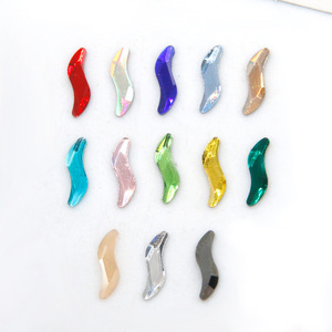 Piedras de Cristal de Colores para Uñas con Base Plana, Formas Irregulares, Forma de Corazón, Decoraciones para Uñas DIY, Brillantes, Venta al por Mayor de Fábrica - Product Image 2