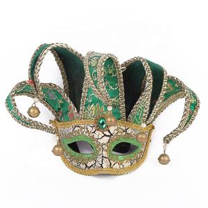 Masques de carnaval vénitien en plastique rigide pour hommes et femmes - Durable, écologique, personnalisable - Product Image 3