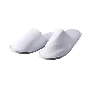Pantoufles jetables en coton éponge blanches, lavables, personnalisables avec logo, pour hôtels, spas et invités – Vente en gros, luxe à prix abordable - Product Image 3