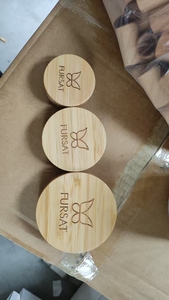 ขวดเครื่องสำอางแก้วฝ้าแบบหรูหราสั่งทำพิเศษ พร้อมฝาไม้และส่วนประกอบไม้ไผ่  รับสลักโลโก้ - Product Image 4