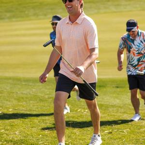 เสื้อโปโลลายดอกไม้สไตล์วินเทจสำหรับผู้ชายรุ่นจูเนียร์ สีแดง ขาว น้ำเงิน  โลโก้แบบกำหนดเอง  ทรงหลวมใส่สบาย  เหมาะสำหรับกีฬากอล์ฟ สีขาว - Product Image 6