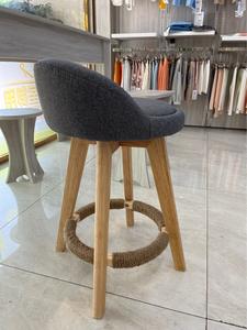 Tabouret de bar pivotant moderne en bois de luxe nordique antique pour hôtel et utilisation commerciale - Product Image 2