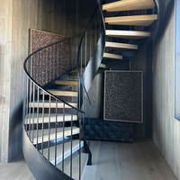 Design de luxe en acier poli double stringer marbre/marche en bois escalier incurvé avec rampe d'escalier personnalisée à vendre