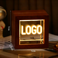Lampe en bois à LED Vente en gros Veilleuse cubique Cube en cristal décoratif de table avec base en bois à LED