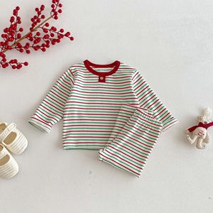 Vente en gros de pyjamas à manches longues pour enfants Offre Spéciale boutique, pyjamas de Noël pour enfants à rayures rouges et vertes pour garçons et filles - Product Image 1