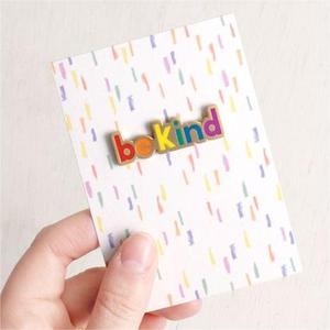 Spilla colorata in metallo smaltato in metallo placcato arcobaleno di moda cool socialmente goffo per spille da cappello per ansia sociale - Product Image 6