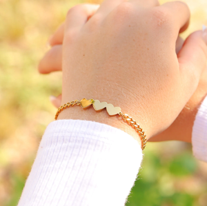 Inspire bijouterie usine <span class=keywords><strong>prix</strong></span> de gros 18K or PVD acier inoxydable gravable 3 coeurs sur <span class=keywords><strong>gourmette</strong></span> Bracelet bijoux de mode - Product Image 3