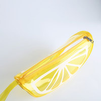 Kreatives Design Anpassen des Logos Wassermelone förmiger PVC-Reiß verschluss Kosmetischer Plastik beutel Wasserdichte süße Mini-Halbmond-Geldbörse