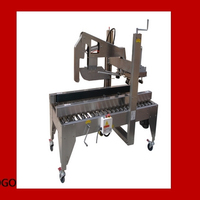 Monteur de boîte de machine pliante de caisse de carton ancien avec la roulette de mouvement