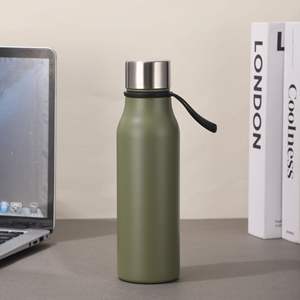 Flacon en acier inoxydable 550 à double paroi de 304 ml personnalisé bouteille d'eau isolée sous vide avec corde pour le camping - Product Image 4