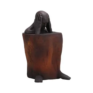 Hotel Selling Art Sculpture Home Decor Desktop Rust Metal Color Resin Sculpture Home Decoration Resin Made For Bookself