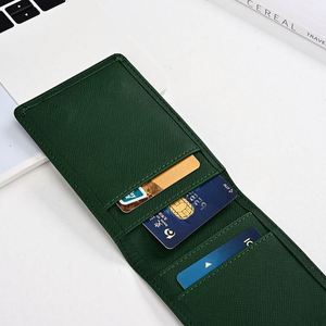 Porte-cartes d'identité et de crédit vertical en cuir de qualité professionnelle avec cordon rétractable et porte-badge - Product Image 4