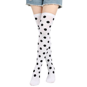 Calcetines decorativos de bola de maquillaje para mujer de primavera y otoño Cos Seven Star Ladybug calcetines <span class=keywords><strong>rojos</strong></span> y negros por encima de la rodilla - Product Image 5
