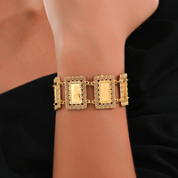 Gelang Emas 24K Mewah Wanita Dubai Etnik Desain Medali Bunga Mawar Persegi Perhiasan Warna Tahan Lama Pernikahan Tahan Air