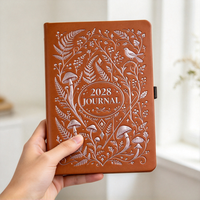 Carnet de notes A5 en PU marron à couverture rigide, avec gaufrage personnalisé Champignon Fougère Oiseau, Agenda 2028