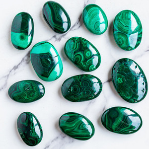 Pietre di Malachite Naturale YINGLAI all'Ingrosso, Cristalli a Tema Amore per Guarigione e Benessere - Product Image 1