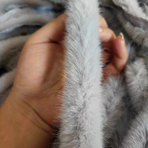 ราคาโรงงาน ขายส่ง ผ้าขนเฟอร์เทียมมิงค์ ขนยาวนุ่ม 5 ซม. สำหรับตกแต่งเสื้อโค้ทหนัง แถบขนเทียม - Product Image 2