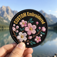 Patch brodé personnalisé en chenille écologique, motif fleur de cerisier Sakura, cercle noir, design doré, à coudre ou thermocollant pour vêtements et chapeaux