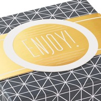 Petite boîte cadeau avec un ruban, idéale pour offrir et préparer des surprises, personnalisable selon les besoins