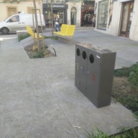 Poubelle de recyclage extérieure en métal Gavin à trois ou quatre compartiments pour parc, poubelle de rue, corbeille à déchets