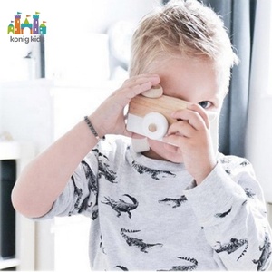 Cámara de Juguete de Madera para Niños, Cámara de Juego de Imitación Minimalista con Correa de Algodón y Lente Giratoria, Lindo Accesorio de Fotografía para Niños Pequeños, Regalo - Product Image 3
