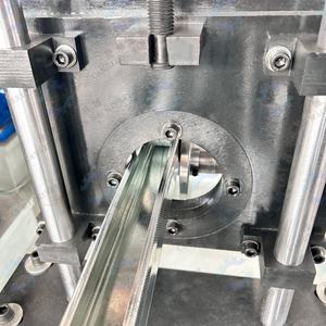 Machine de profilage à froid pour profilés en C et Omega de haute qualité Hauan, pour montants et rails en acier léger, avec roulement - Product Image 2