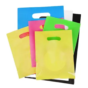 Sacolas plásticas reutilizáveis para compras com logotipo personalizado, estilo camiseta, com tratamento de superfície à prova de umidade e estampagem a quente