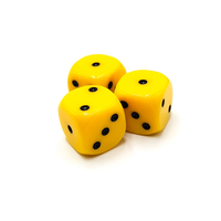 Dés en résine jaunes à 6 faces personnalisés en usine, dés en résine de taille standard à coins arrondis pour jeux de société, vente en gros