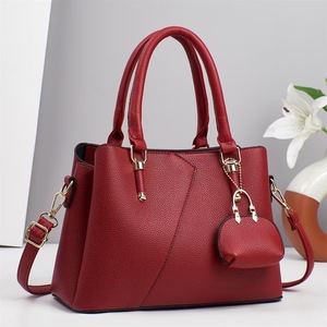 Sac à main élégant pour femme en PU bicolore avec bandoulière amovible et décoration à fermoir - Product Image 6