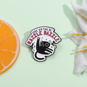 Épingle en émail pour chat Razzle Dazzle Insigne de revers de chat noir drôle Broche de dessin animé mignon Sac à dos Vêtements Accessoires Vente en gros - Product Image 2