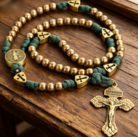 Collier chapelet catholique en bois vert olive avec paracorde, crucifix Saint Michel et médaille Saint Benoît