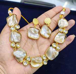 Collier de perles pour femmes, nouveau style rétro, diamant, accessoire de banquet tendance, prix de gros, fait main - Product Image 3