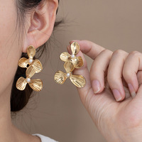 Anting Mutiara Berongga Motif Bunga Terlaris untuk Wanita, Anting Stud Kupu-kupu Bentuk Kipas dari Baja Titanium