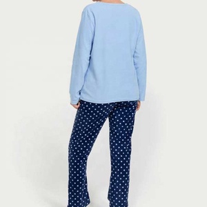 Pyjamas de nuit personnalisés pour femmes en hiver 100% Ensemble de vêtements de nuit en <span class=keywords><strong>polaire</strong></span> polyester Vêtements de maison confortables pour femmes - Product Image 2