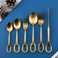 Ensemble de couverts en acier inoxydable avec anneau suspendu Couteau à steak Fourchette à dîner Cuillère à dîner Fourchette à dessert Cuillère