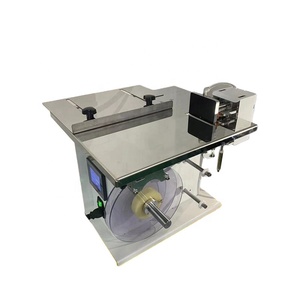 Petite machine d'étiquetage à aspiration plate pour boîtes colorées, bouteilles carrées avec bouchons, codes-barres, codes QR, bouteilles rondes - Product Image 1