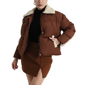 Abrigo Acolchado de Moda Otoño/Invierno 2026 para Mujer, Cuello Alto, Capucha de Piel de Oveja, Parka con Acabado de Lona, Transpirable, Poliéster/Nailon - Product Image 1