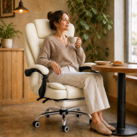 Chaise de bureau pivotante ergonomique inclinable moderne de luxe en PU pliable avec accoudoirs réglables pour hôtel et usage domestique
