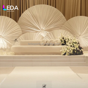ฉากหลังงานแต่งงานแบบกำหนดเอง LEDA Modern พร้อมโครงโลหะและผ้าสำหรับตกแต่งงานอีเว้นท์ ขนาดและสีตามสั่ง - Product Image 3