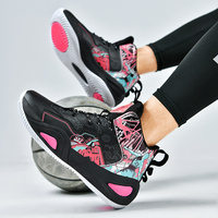 Vente en gros de fabricant de baskets tendances chaussures plates de basketball chaussures d'extérieur style basketball avec semelle en caoutchouc pour hommes